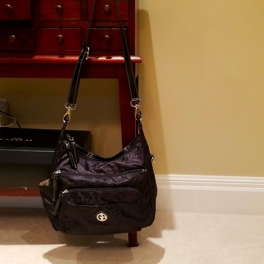 - - - Classic Giani Bernini bag.  This purse has lots of great compartments